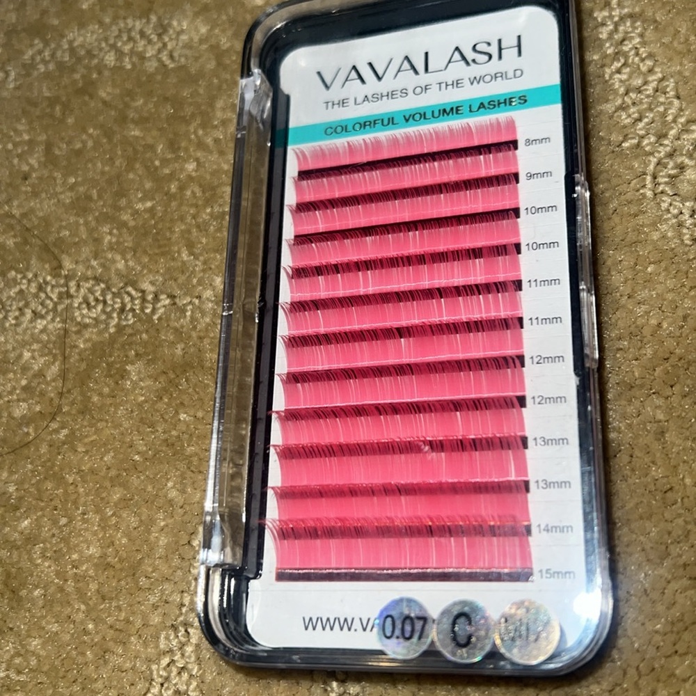 Lash extensions - Picture 2 of 2